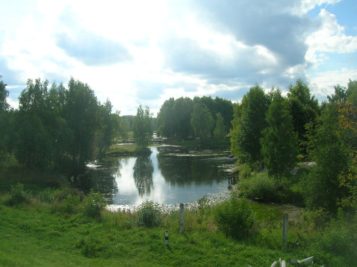 Вид на водоём в музее деревянного зодчества Кострома, Россия