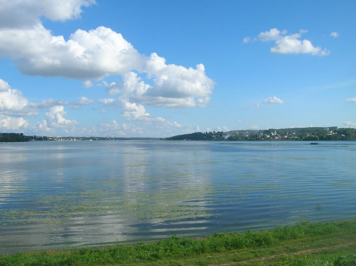 Волга. Слева вдали Кострома Кострома, Россия
