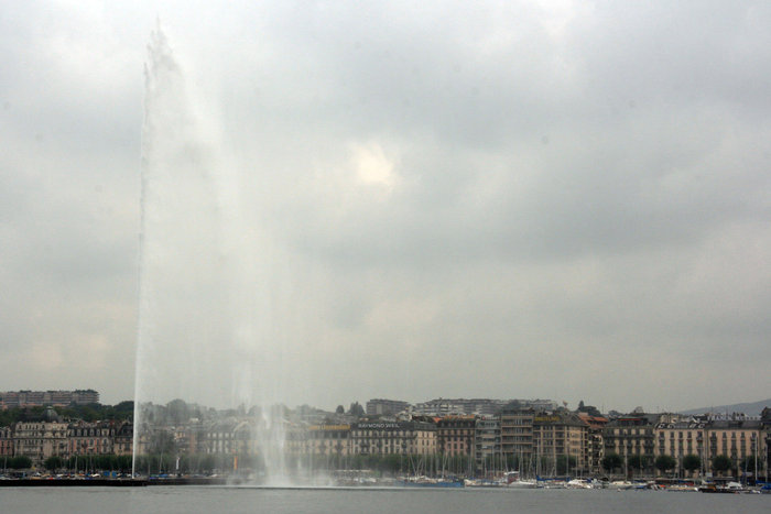 фонтан в Женевском озере Женева, Швейцария