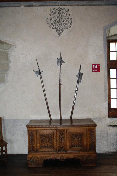 Шильонский замок - оружие Швейцария