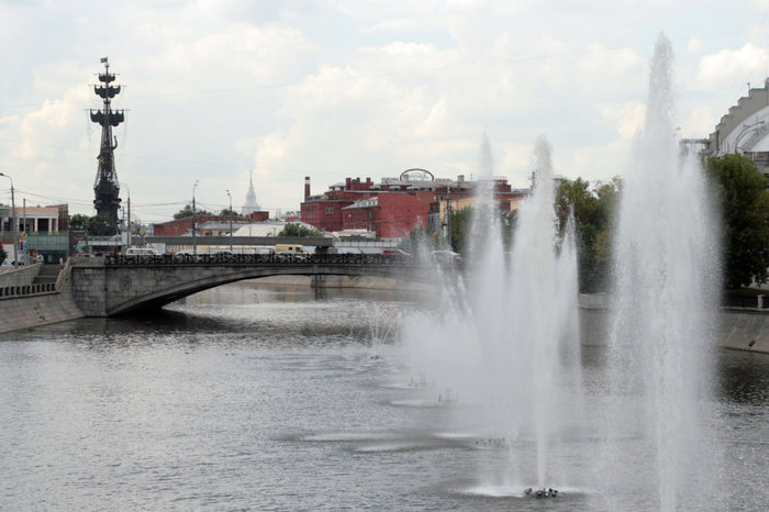 вид на Москву-реку с Лужкова моста Москва, Россия