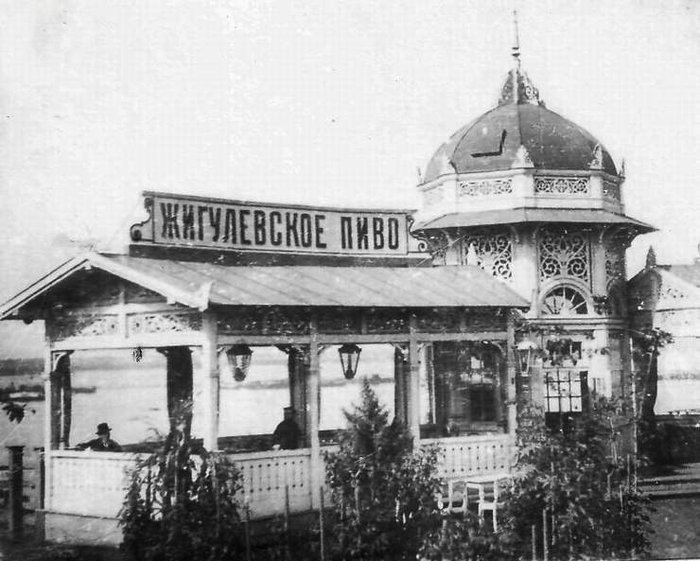 Пивной павильон на набережной реки Волги (начало ХХ века)
