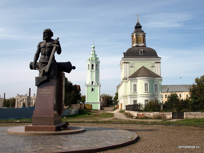 Николо-Зарецкая церковь с колокольней. Тула, Россия