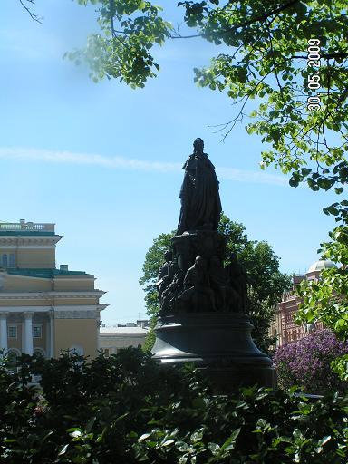 Екатерина Великая. Гордо вознеслась посреди Екатерининского садика, который разные малограмотные личности любят назвать Катькин садик Санкт-Петербург, Россия