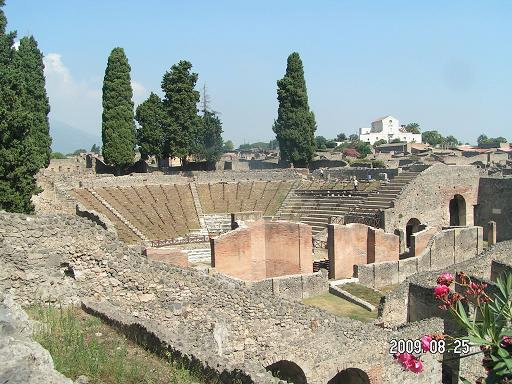 Амфитеатр — хоть сейчас устраивай представления Помпеи, Италия