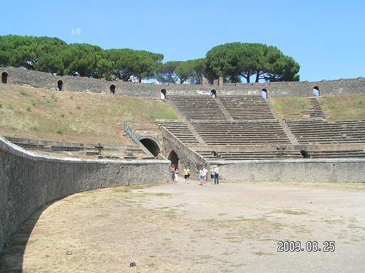 Местный колизей Помпеи, Италия