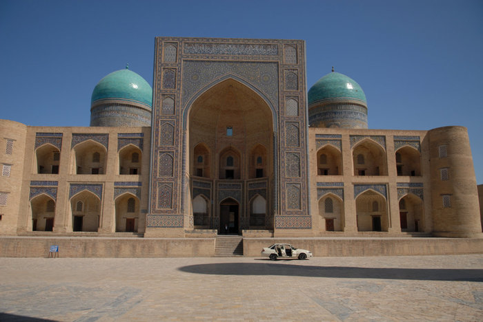 Медресе Мири Араб входит в состав Комплекса Пои Калян Бухара, Узбекистан