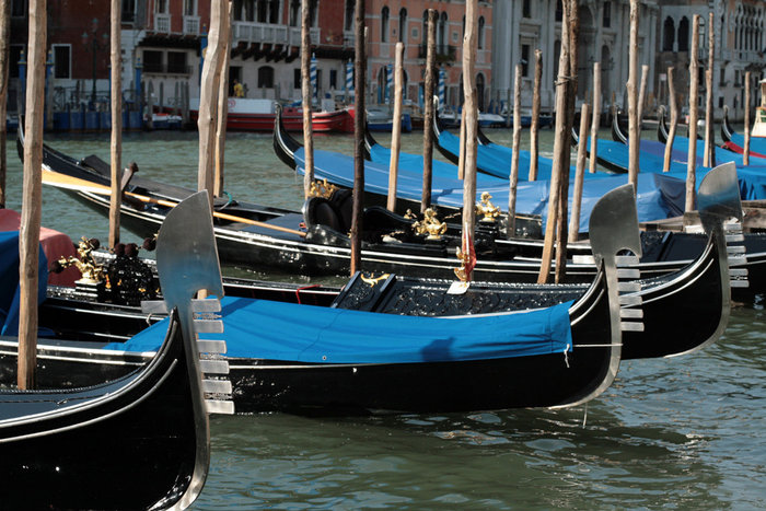 припаркованные гондолы Венеция, Италия