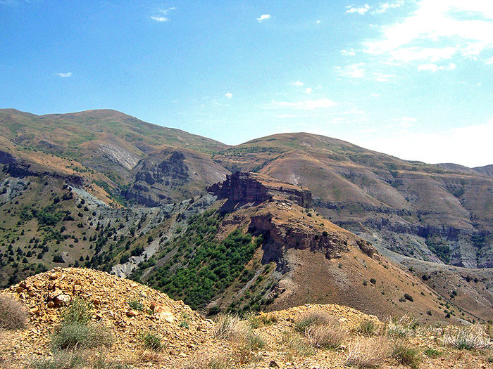 Скалы у Селимского караван-сарая Армения