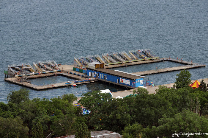 Водно-спортивная станция с трибунами и вышками для прыжков. Керчь, Россия