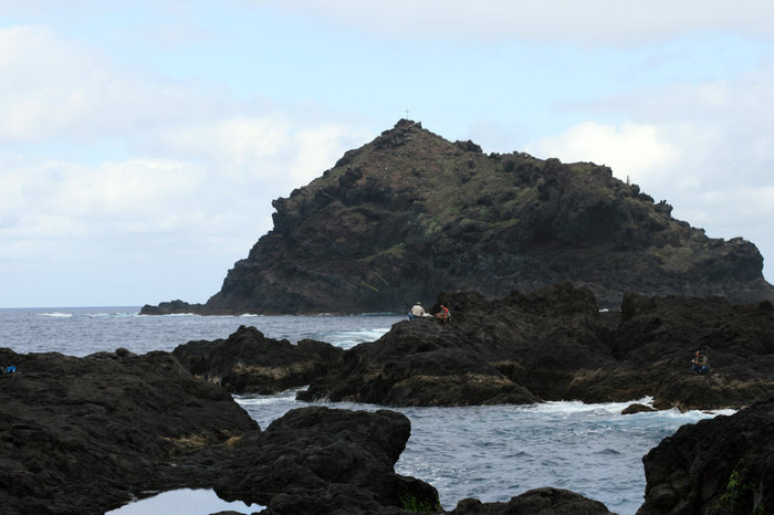 застывшая лава и Роке де Гарачико Гарачико, остров Тенерифе, Испания