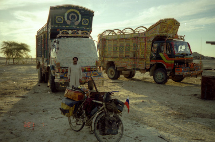 раскраска грузовика обходится его владельцу чуть не дороже самой машины! Пакистан