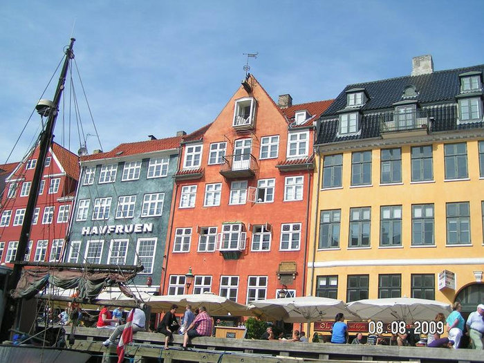 Еще один классический вид знаменитой набережной Копенгаген, Дания