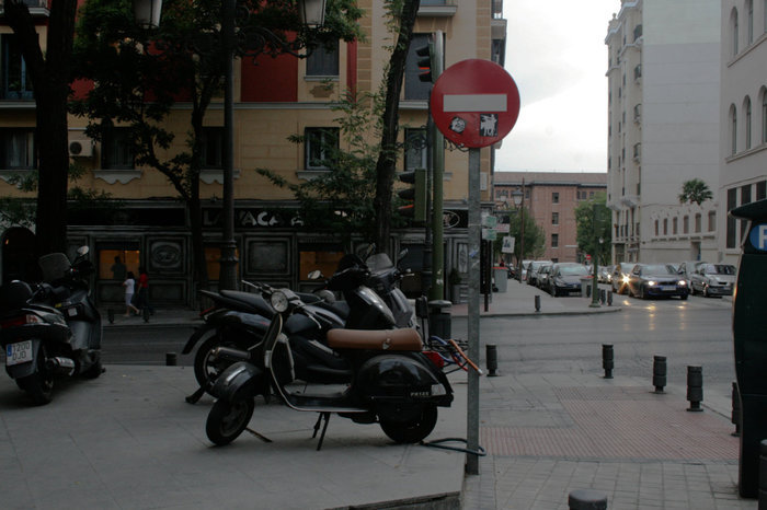 эх! редкий счастливец в Мадриде паркуется не под землей Мадрид, Испания