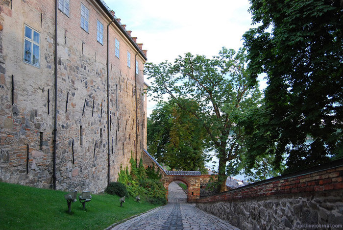 С 1811 года крепость использовалась как королевская тюрьма.
В 1940 году замок на 5 лет был захвачен немцами — тут размещалось гестапо. Осло, Норвегия