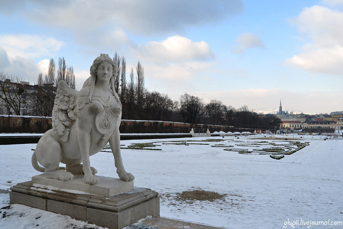 Парк дворца Бельведер, построенный принцем Евгением Савойским, знаменитым генералом, спасшим Вену от экспансии Оттоманской Империи. Вена, Австрия