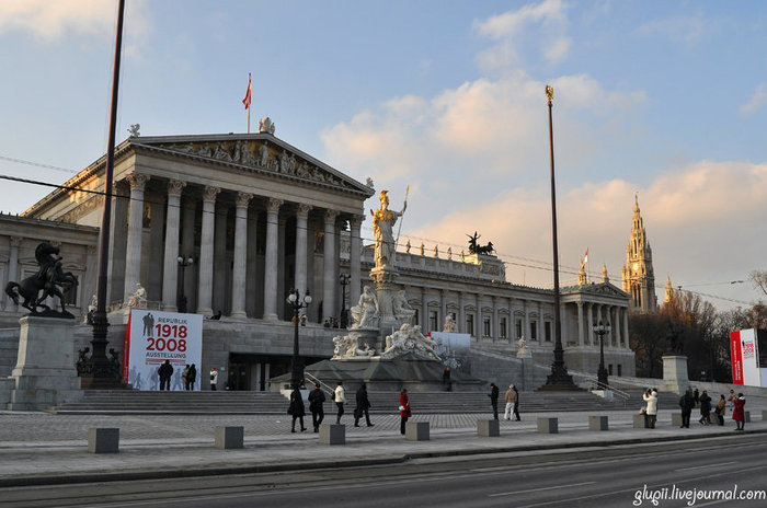 Парламент и справа городская Ратуша. Вена, Австрия