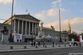 Парламент и справа городская Ратуша.