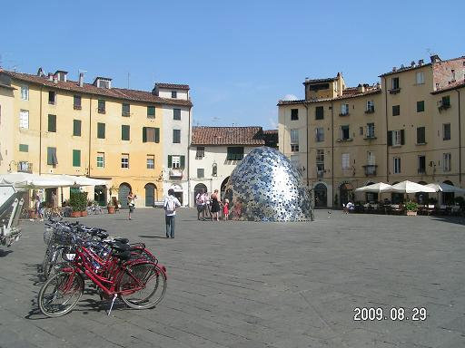 Овал площади Лукка, Италия