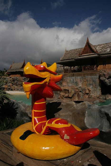 дракон в Сиам Парке Лас-Америкас, остров Тенерифе, Испания