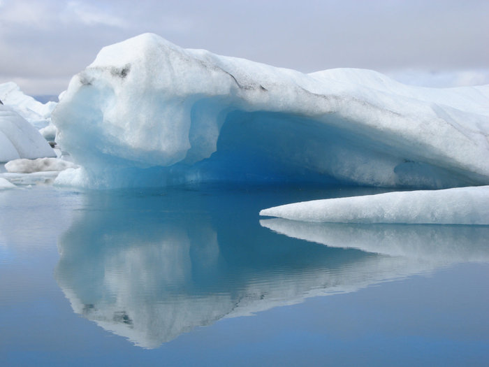 Голубые льды ледниковой лагуны Исландия