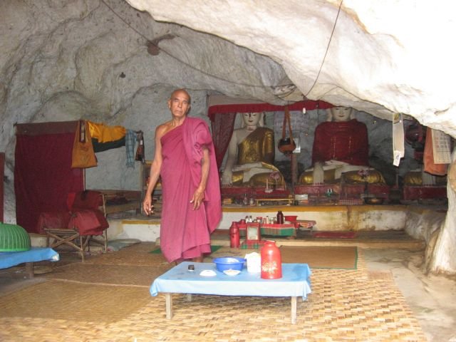 Но среди обычных монахов я несколько раз встречала в нашем понимании жаждущих уединения отшельников. Мьянма
