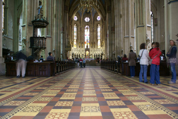 Внутри кафедрального собора Загреба Загреб, Хорватия