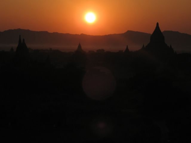 Баганские храмы с верхушки одного из храмов! Мьянма
