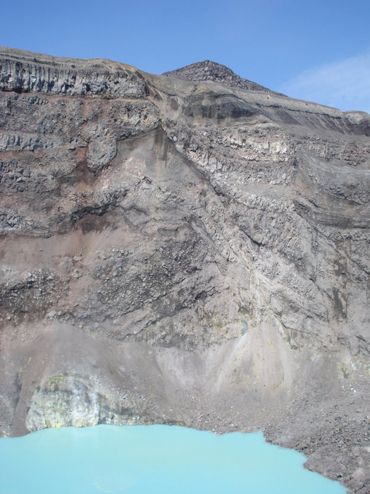 Кислое кратерное озеро. Вулкан Горелый Камчатский край, Россия