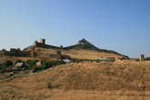 Вид на крепость со стороны трассы