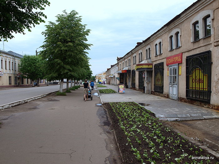 Правда, справедливости ради, надо сказать, что и в меру ухоженные здания в Слободском тоже есть. Слободской, Россия