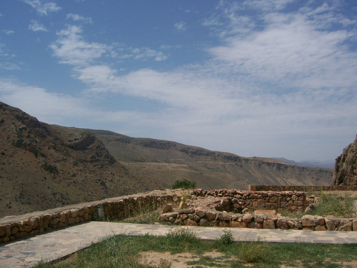 Вид из монастыря на окружающий пейзаж Нораванк Монастырь, Армения