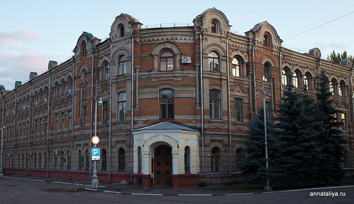 Здание бывшей женской гимназии Брянск, Россия