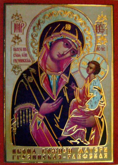 Главная святыня Раифы – Чудотворная икона Грузинской-Раифской Божьей Матери. К ней устремляется поток паломников, жаждущих в молитве перед Святым образом обрести телесное исцеление и успокоение в душе