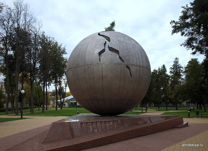 Памятник жертвам Чернобыля. Брянск, Россия