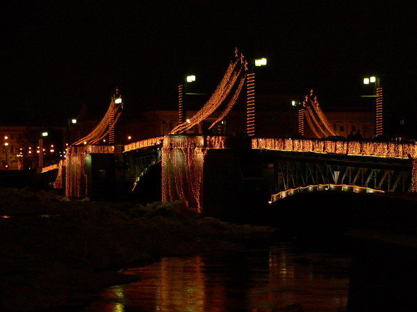 Дворцовый мост в канун 2006 года Санкт-Петербург, Россия