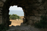 Вид из бойницы криско на море и памятник А. Никитину