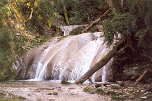 3 водопад — 3,5 м Сочи, Россия