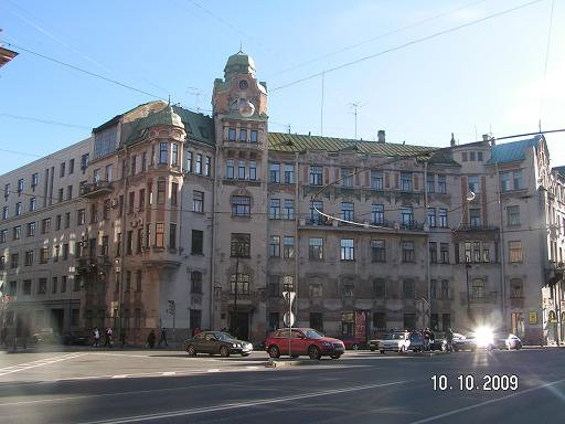 Красивое здание на углу улицы Мира Санкт-Петербург, Россия