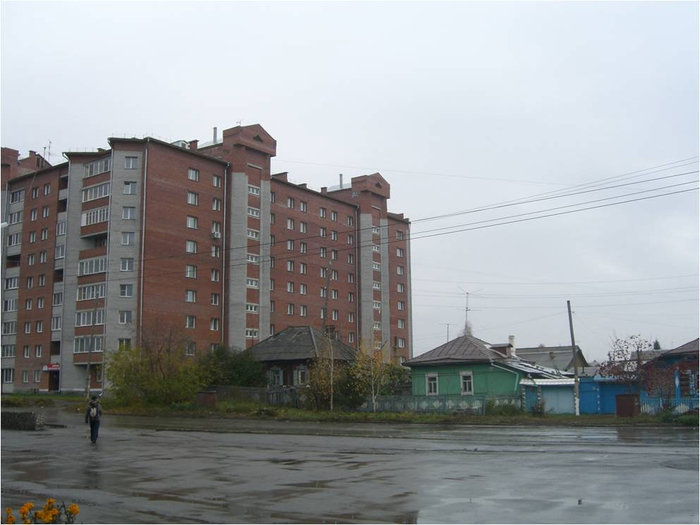 Частные деревянные дома тут соседствуют с многоэтажками Бердск, Россия