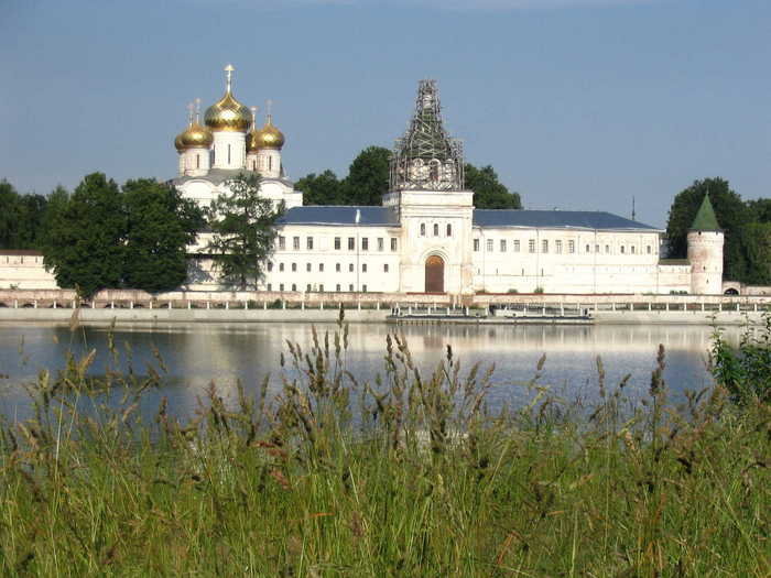 А главной достопримечательностью — Ипатьевский монастырь! Россия