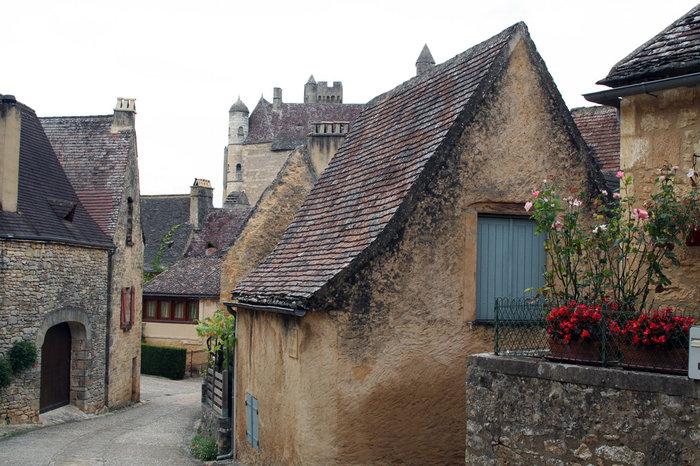 Средневековый городок у подножия замка Бейнак. Аквитания, Франция