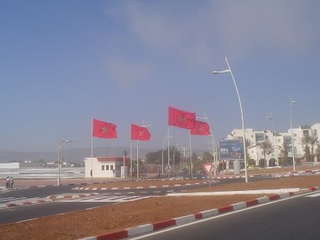 Нет, это не Зюганова встречают флагами, а короля Марокко Марокко