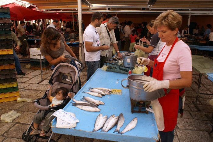 На Рыбном рынке в Сплите Далмация, Хорватия