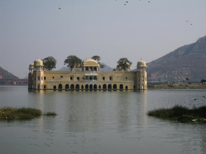 Подробнее про Озерный дворец здесь http://tourbina.ru/authors/Vladusik/travels/view/129073/advices/3/look/7828/ Джайпур, Индия