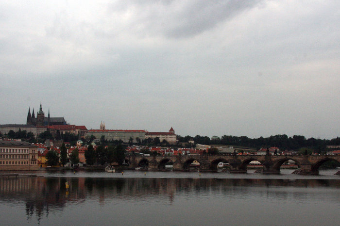 вид на Собор Святого Вита и Карлов мост Прага, Чехия