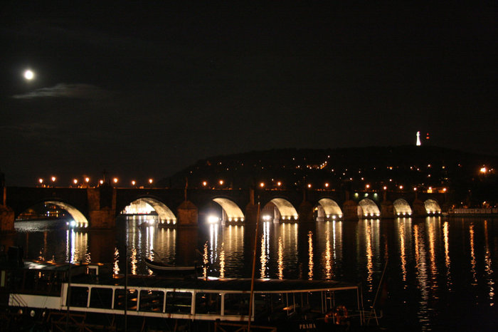 Карлов мост ночью Прага, Чехия