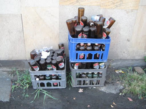 Пустые бутылки Тбилиси, Грузия