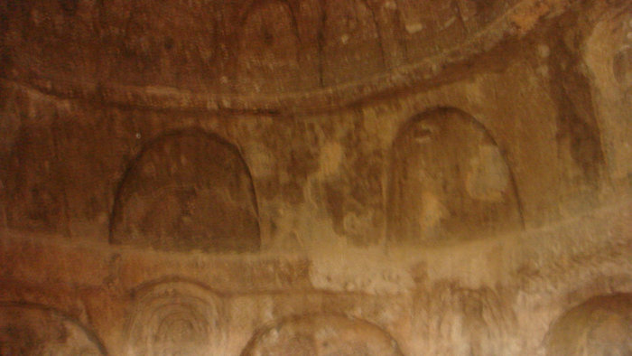 Стены внутри пещерной комнаты. Бамиан, Афганистан