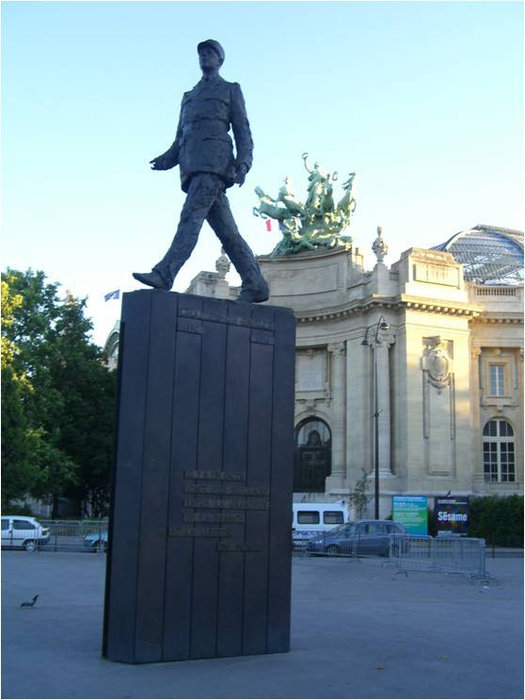 Памятник известному человеку Париж, Франция